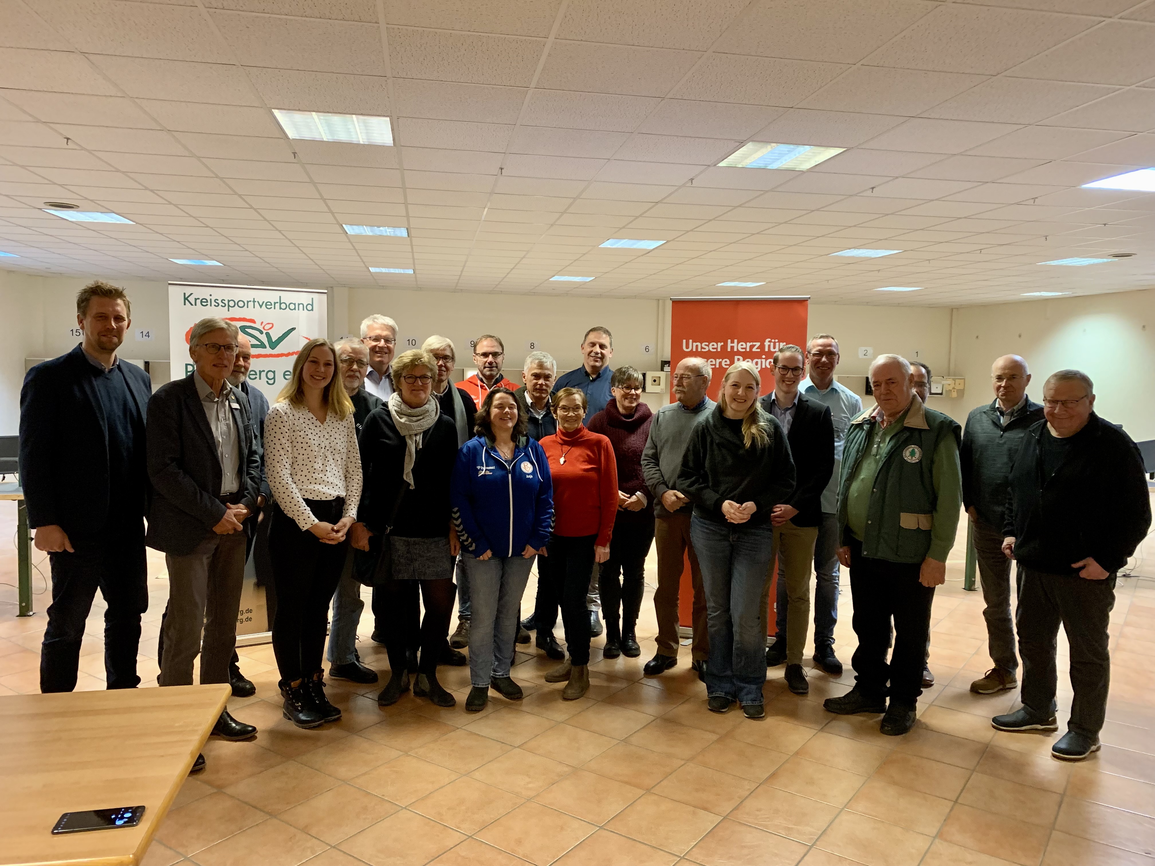 Die Teilnehmer an der SportFörderFonds 2022 Veranstaltung beim Halstenbeker Schützenverein - Foto: KSV