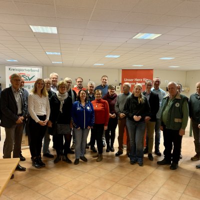 Die Teilnehmer an der SportFörderFonds 2022 Veranstaltung beim Halstenbeker Schützenverein - Foto: KSV