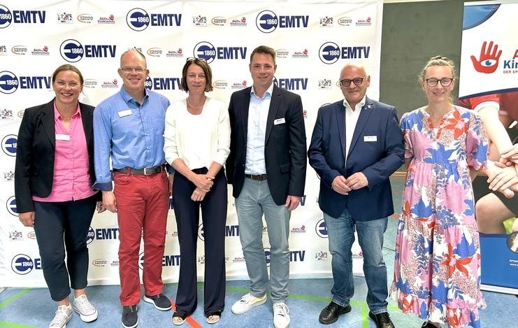 v.l.: Christa Norwald (KSV Pinneberg), Olaf Seiler (stellv. Vorsitzender KSV Pinneberg), Prof. Dr. Bettina Rulofs (Deutsche Sporthochschule Köln), Arne Hirsch (Geschäftsführer EMTV), Uwe Altemeier (stellv. Vorsitzender EMTV), Nina Hirsch (AiK Team EMTV) - Foto: EMTV