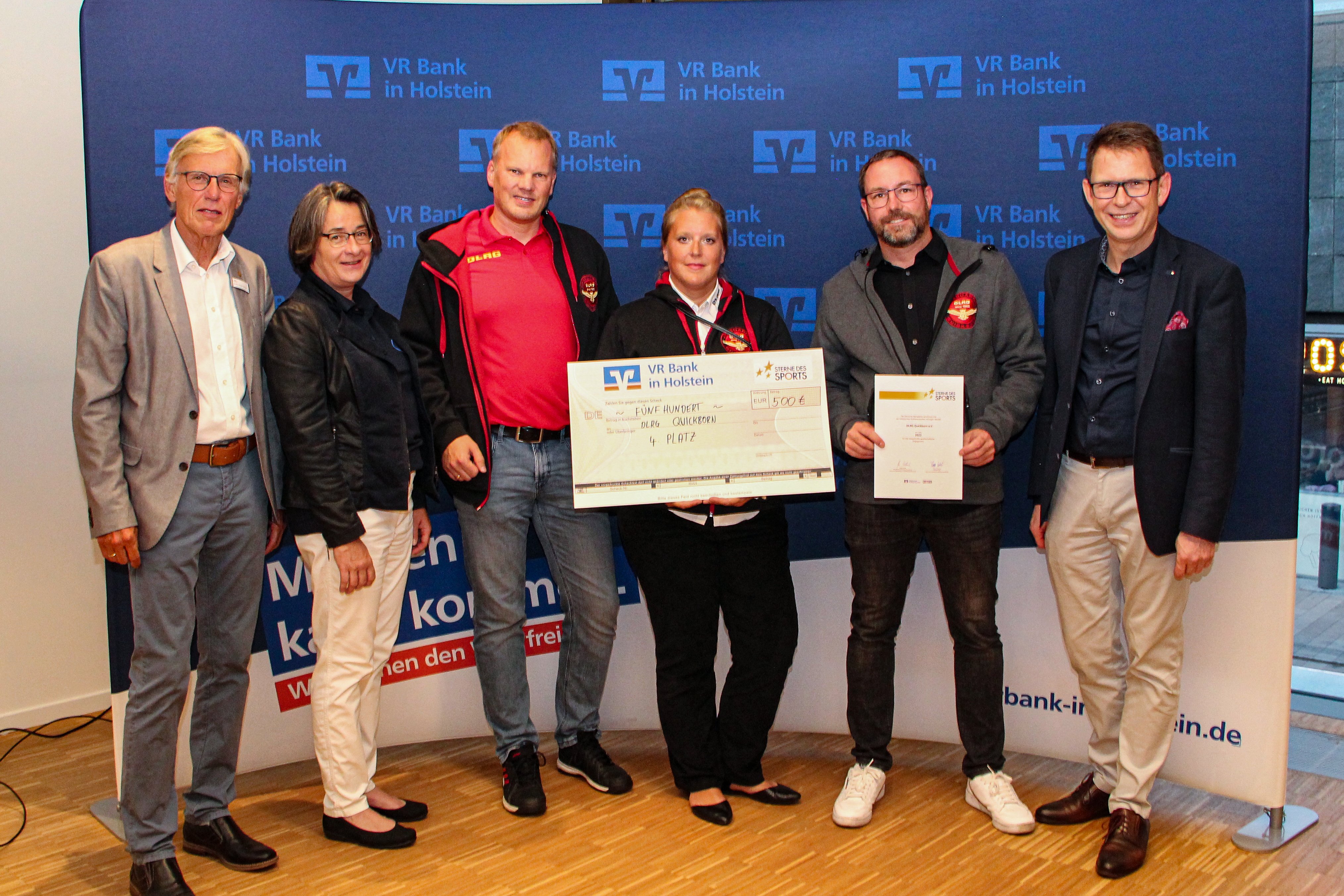 4. Platz für die DLRG Quickborn e.V. - KSV Pinneberg, Bürgerstiftung VR Bank und VR Bank gratulieren! - Foto: VR Bank in Holstein