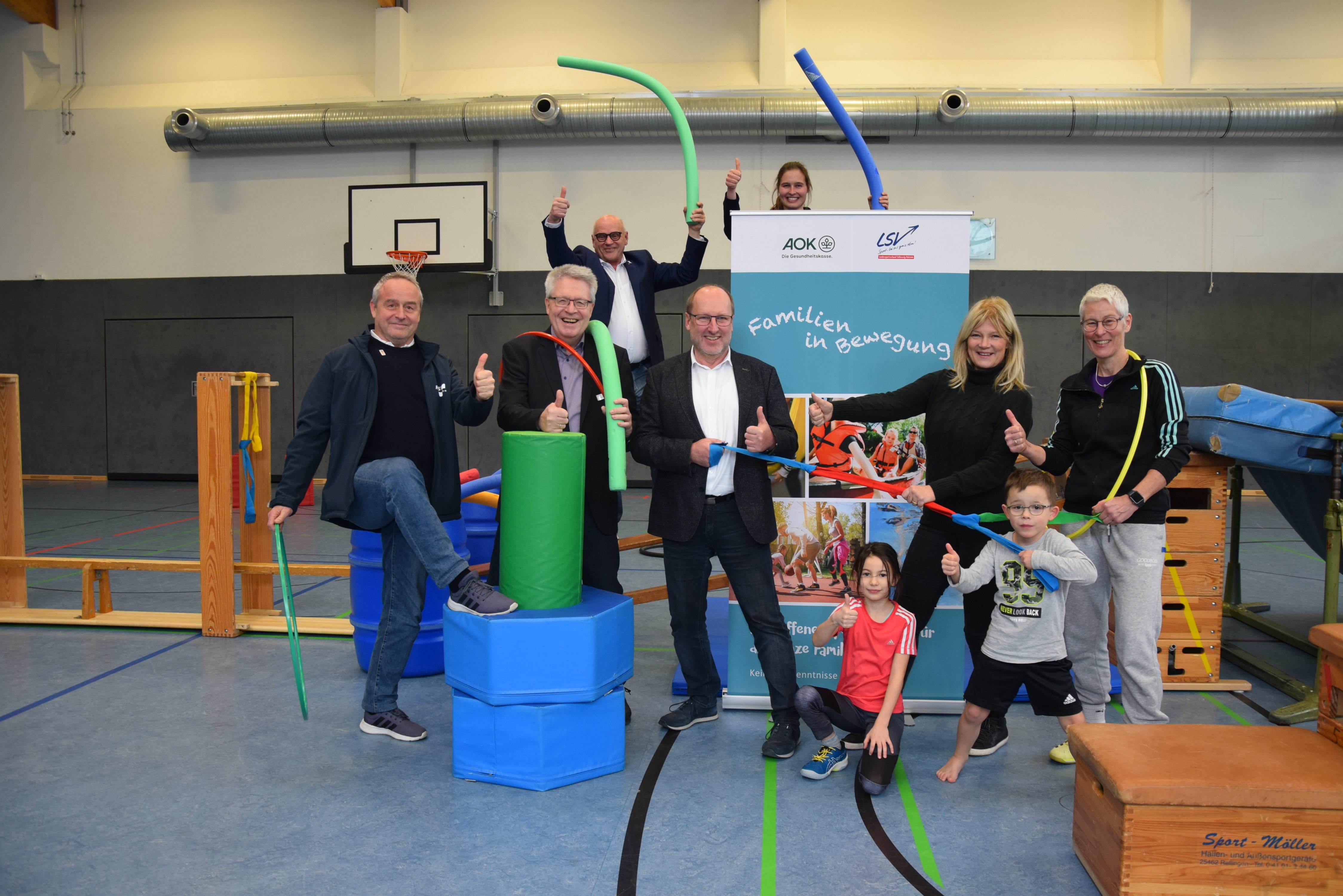 Familien in Bewegung beim EMTV - v.l. Andreas Gentzel, Karsten Tiedemann, Uwe Altemeier, Reinhard Wunsch, Johanna Fischer (LSV Projektleiterin), Barbara Ostmeier, Antje Dingler. - Foto: Stefan Arlt, LSV