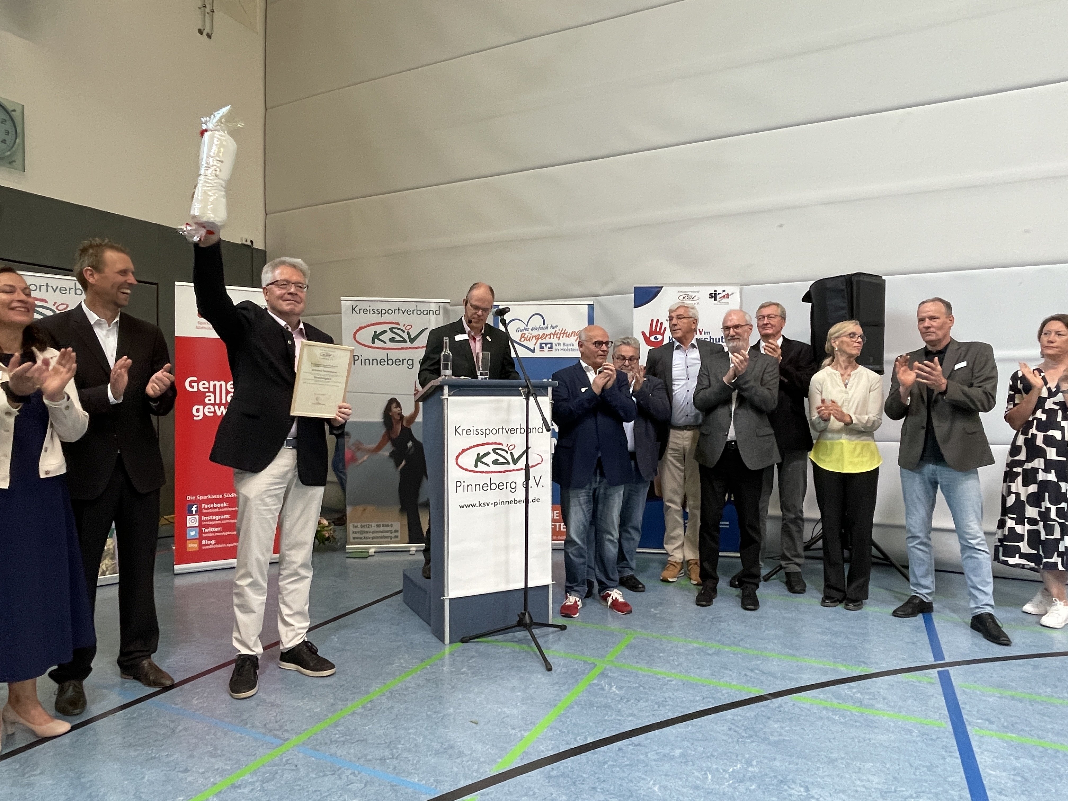 Karsten Tiedemann ist neues Ehrenmitglied im KSV Pinneberg. - Foto: Timo Schirmacher, EMTV Karsten Tiedemann ist neues Ehrenmitglied im KSV Pinneberg. - Foto: Timo Schirmacher, EMTV