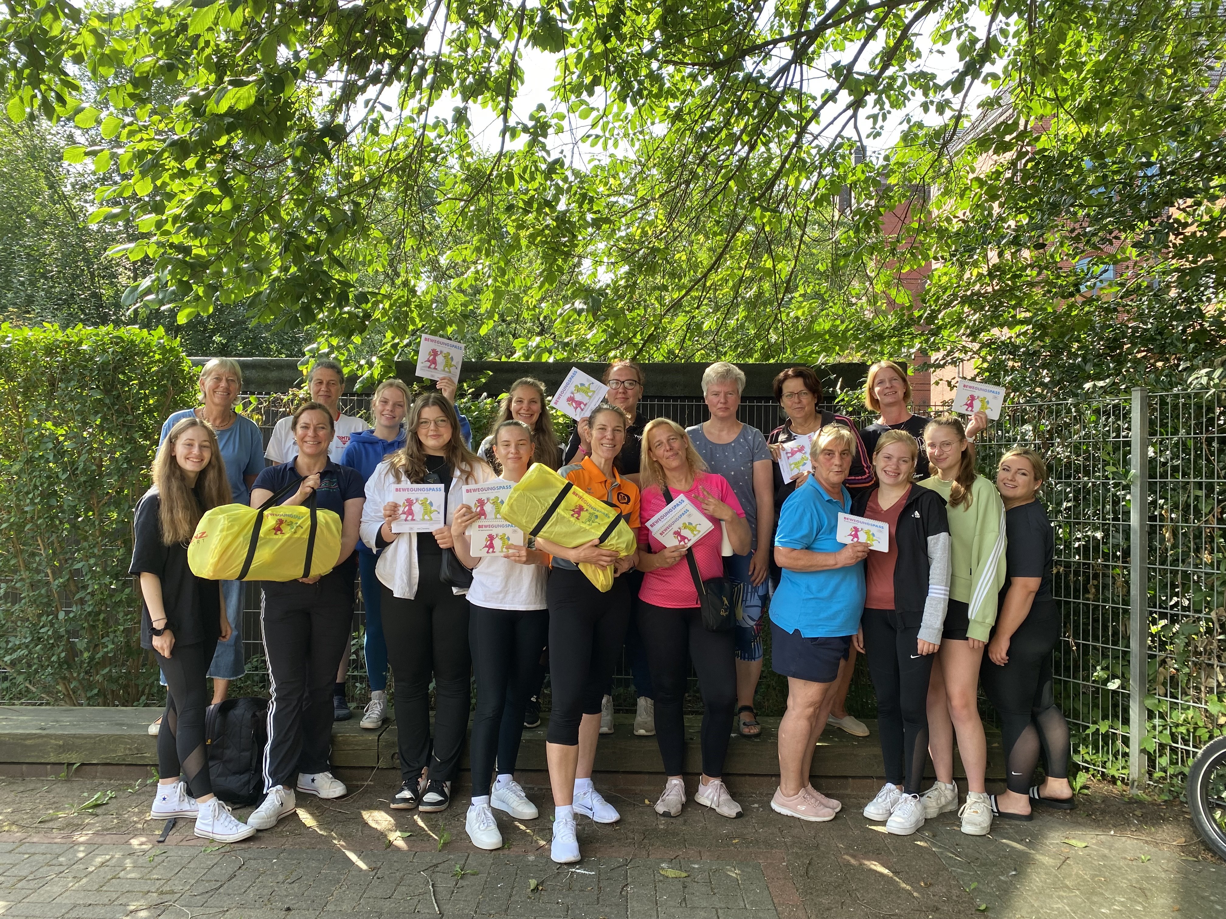 Die Teilnehmer bei der zweiten Bewegungspass-Zertifizierung am 22.08.2022 beim KSV Pinneberg - Foto: KSV Pinneberg Die Teilnehmer bei der zweiten Bewegungspass-Zertifizierung am 22.08.2022 beim KSV Pinneberg - Foto: KSV Pinneberg